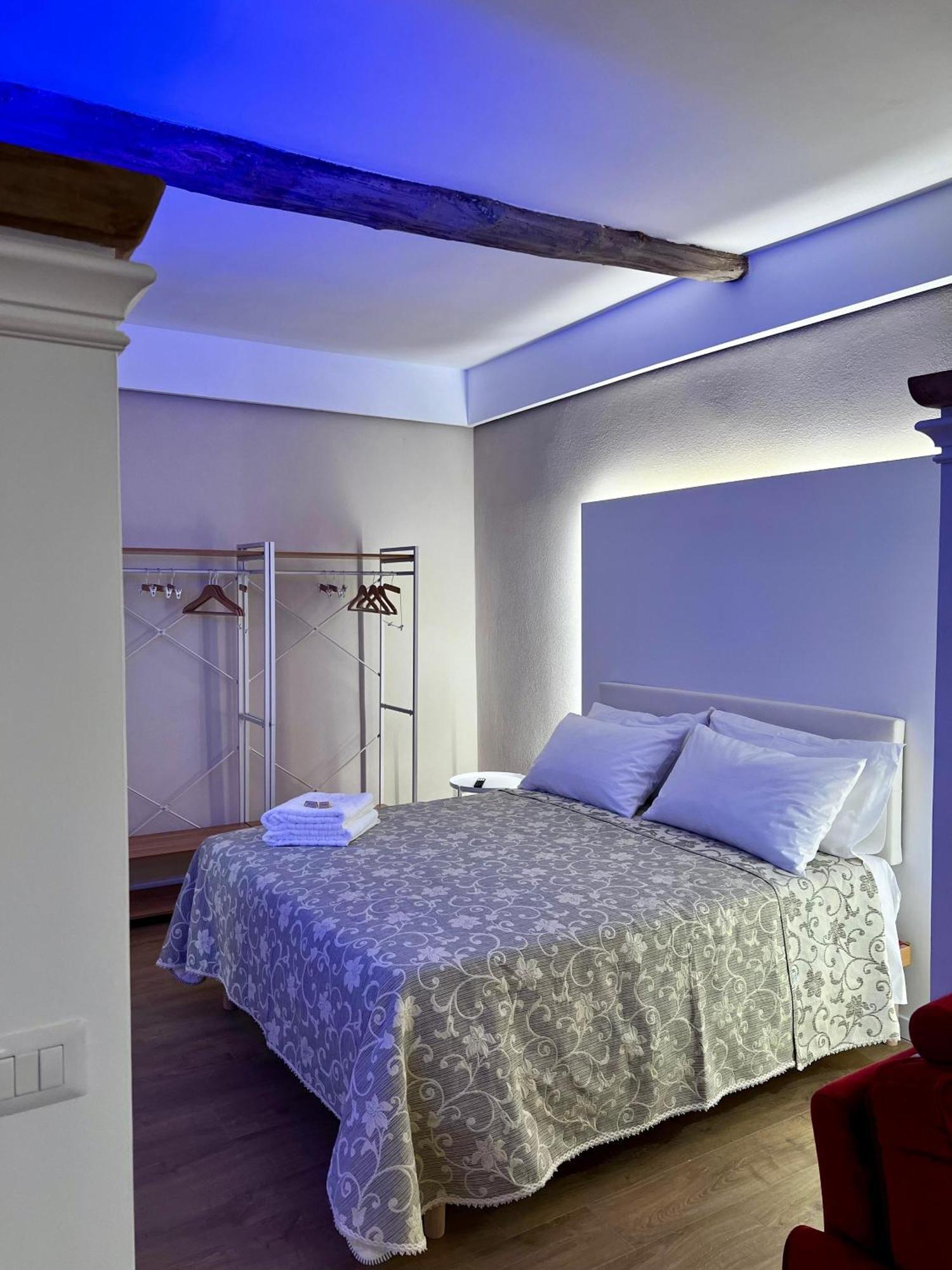 Elena'S Suite Sutri Extérieur photo