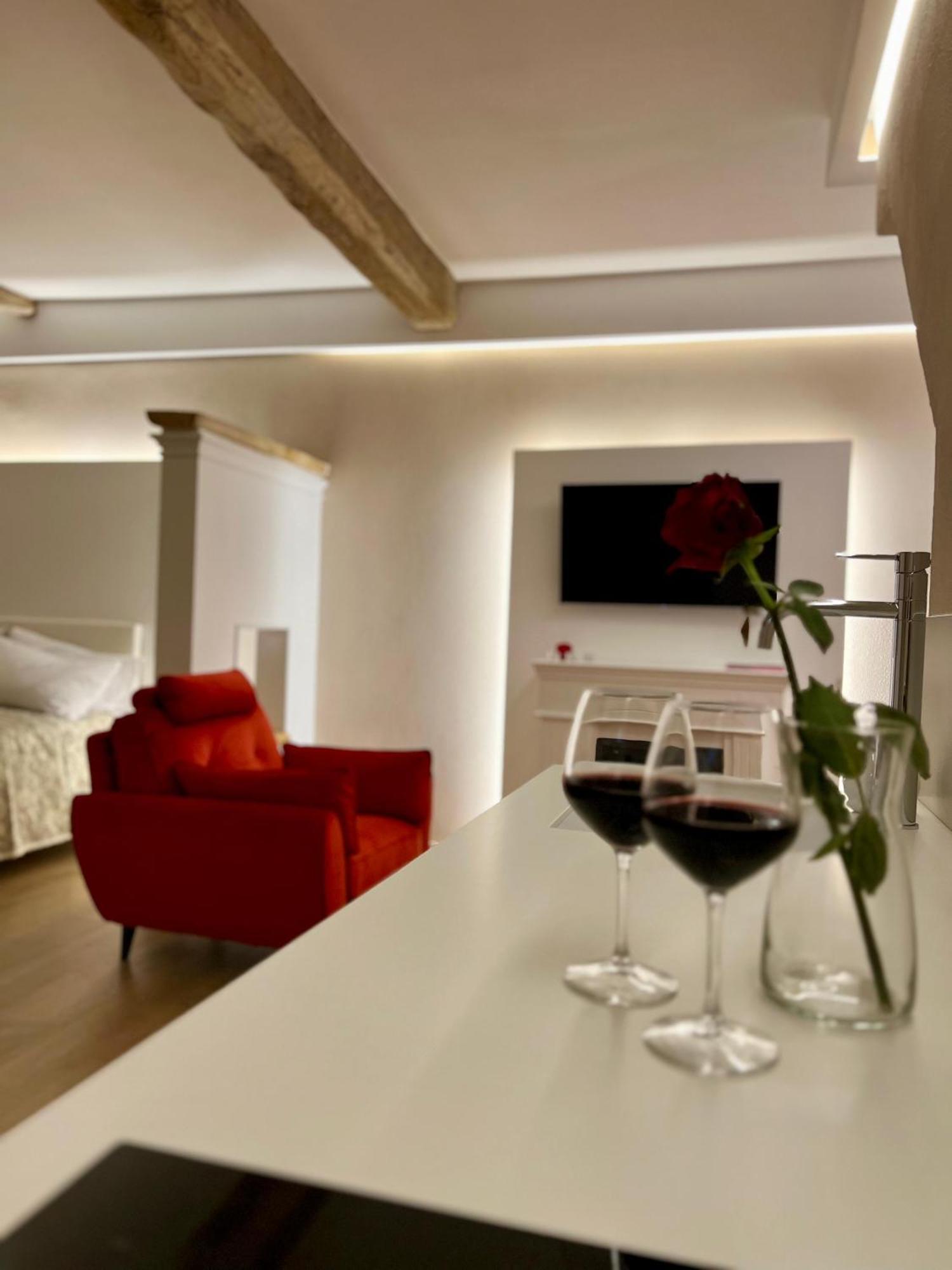 Elena'S Suite Sutri Extérieur photo